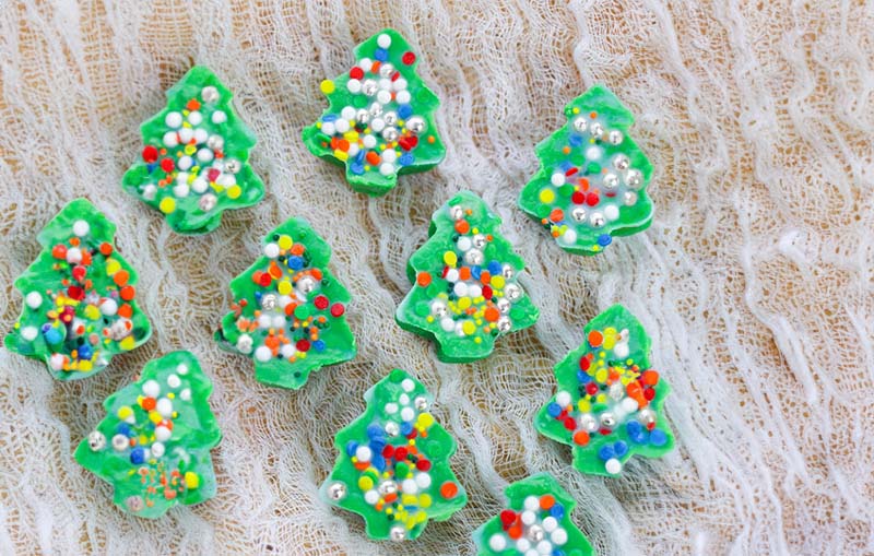 Christmas Tree Fudge recipe that looks just like mini decorated Christmas trees